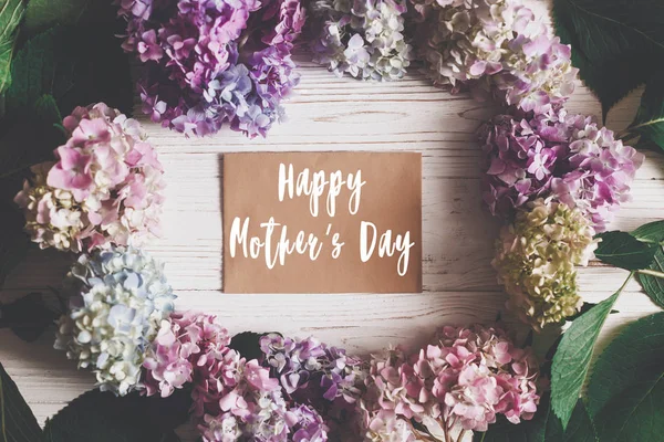 Happy Mother Day Tekst Aanmelden Ambacht Wenskaart Mooie Hortensia Bloemenlijst — Stockfoto