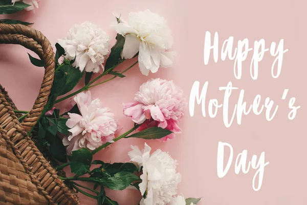 Happy Mother Day Tekst Bij Stijlvolle Stro Rustieke Tas Met — Stockfoto