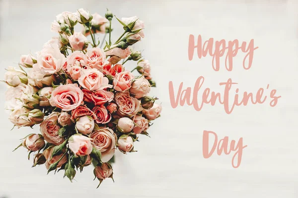 Happy Valentine Day Text Sign Pink Roses Bouquet White Background — Stock Photo, Image