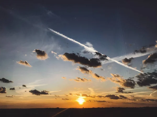 Wunderschöner Sonnenuntergang Blick Auf Stadt Und Himmel Blauer Und Gelber — Stockfoto