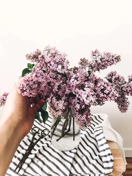 Stylish Lilac Purple Bouquet Glass Vase Rustic Wooden Ladder Fabric — Stock Photo, Image