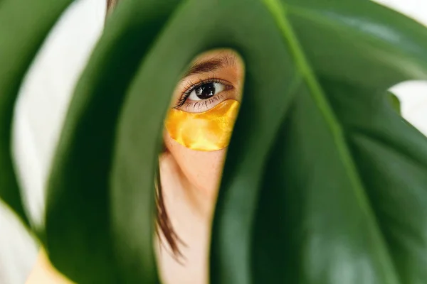 Portrait Beautiful Young Woman Golden Gel Patch Eye Green Palm — Stock Photo, Image