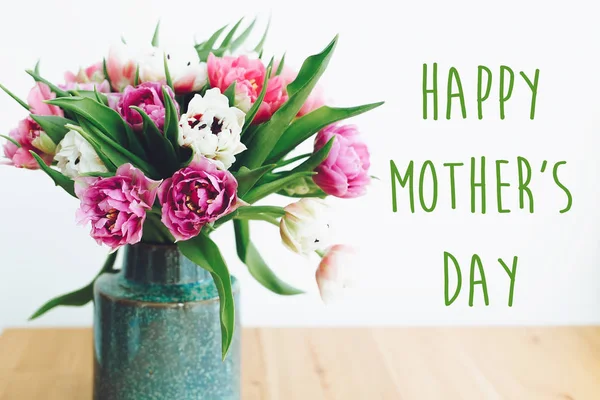 Szczęśliwy Dzień Matki Tekst Zaloguj Się Piękny Pokój Piwonia Bukiet — Zdjęcie stockowe