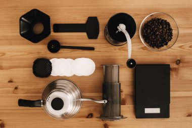 Çelik su ısıtıcısı, ölçek, filtre, El değirmeni, aeropress, kahve b