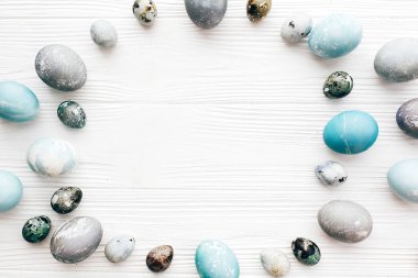 Mutlu Paskalyalar, tebrik kartı mockup. Şık Paskalya yumurta çerçeve, f