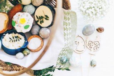 Şık Paskalya yumurtaları, Paskalya Ekmek pasta, jambon, pancar, sosis, ama