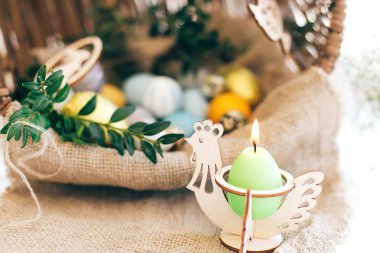 Mutlu paskalyalar. Şık Paskalya mum, yumurta, Paskalya kek, ekmek ha