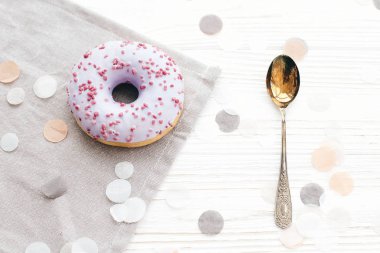 Parti kavramı. Diyet yok. Düğün resepsiyonunda çikolata. . Delici