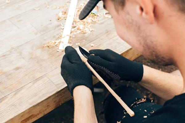 Wooden workshop. Hands carving spoon from wood, working with chi — Stock Photo, Image