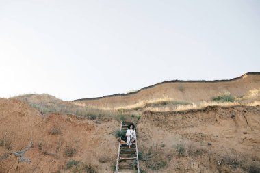 Tropikal i rahatlatıcı genç moda kadın Yaratıcı fotoğraf