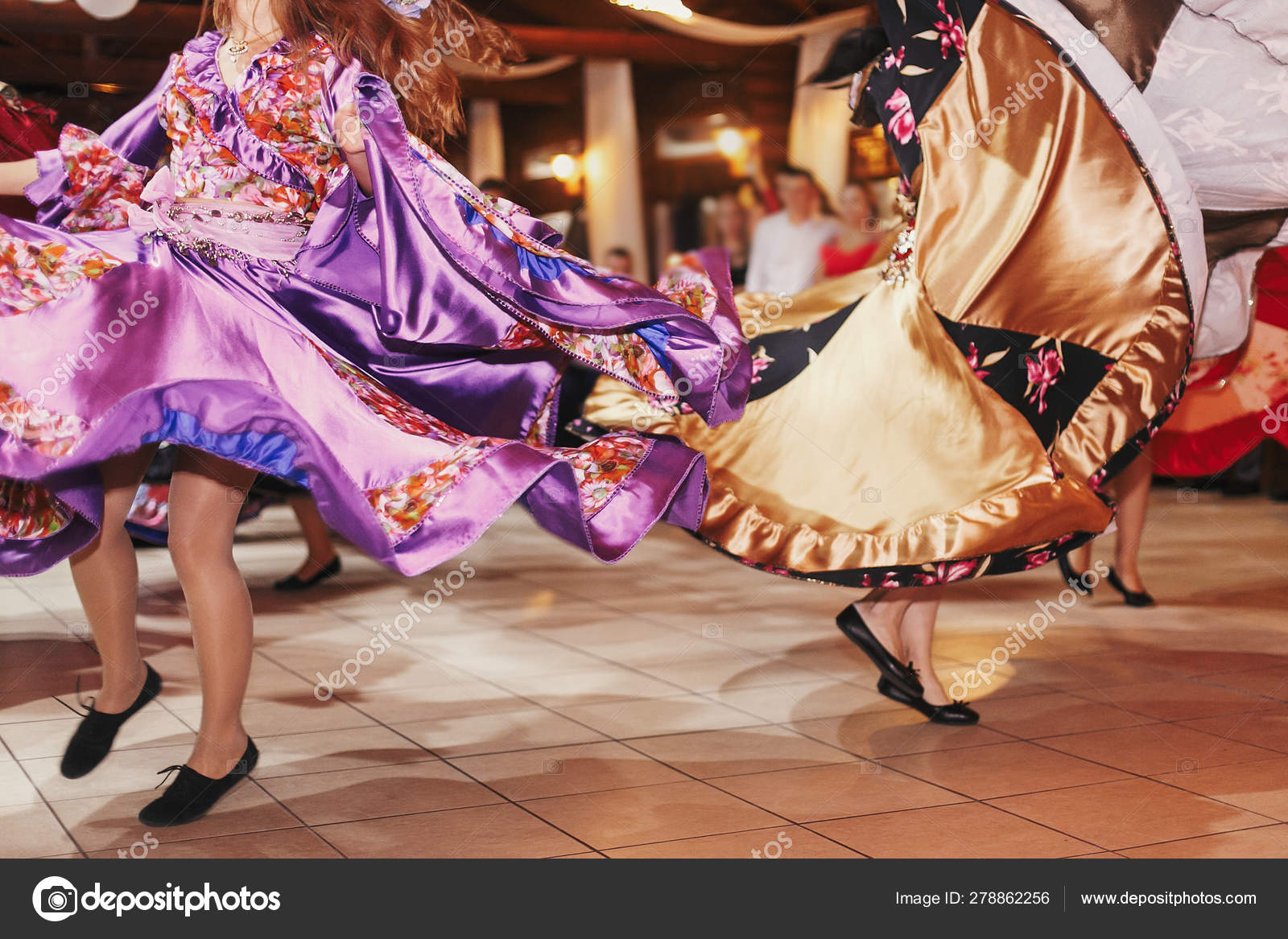 Цыганский Танцевальный Фестиваль, Женщина Исполняет Танец Романи И.