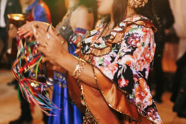 Gypsy dance festival, Woman performing romany dance and folk son — Stock Photo, Image