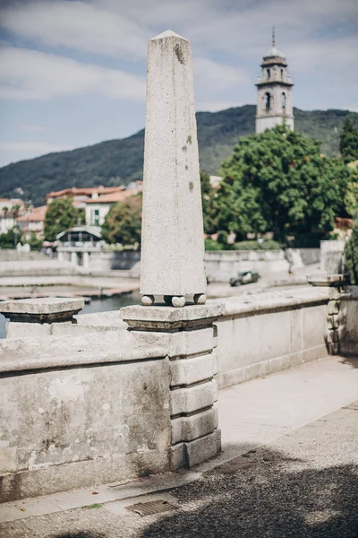 Prachtige oude architectuur aan de oever van het Lago Maggiore in Stresa c — Stockfoto