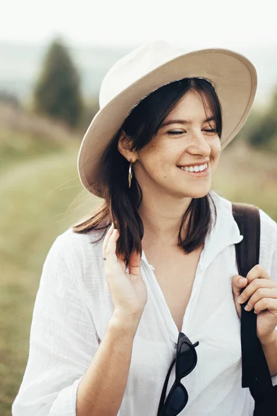 Portrait of happy hipster girl with backpack traveling on top of — Stock Photo, Image