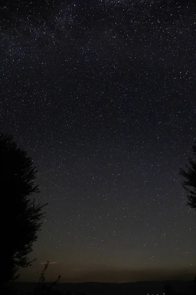 Verbazingwekkende Melkweg, Sterrennacht hemel met vallende sterren boven La — Stockfoto