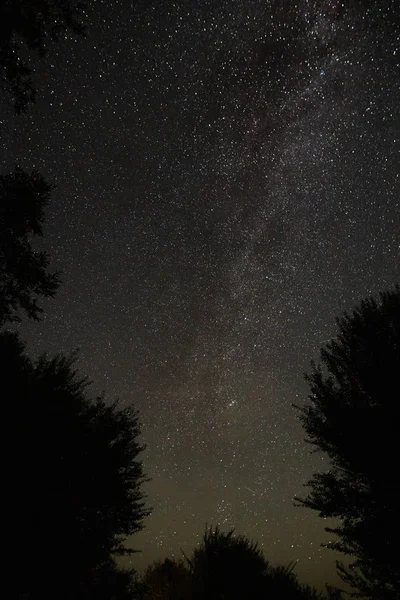 Amazing Samanyolu , la üzerinde düşen yıldız ile yıldızlı gece gökyüzü