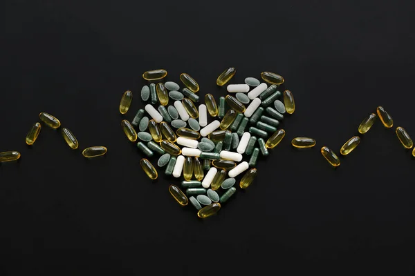 Concepto de apoyo a la salud. Omega 3, espirulina, clorofila, magnesio — Foto de Stock