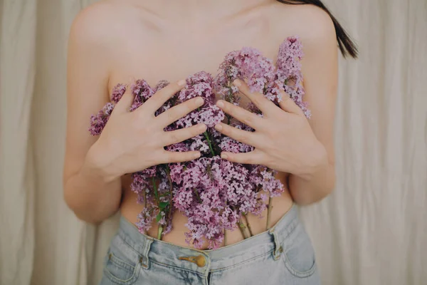 Beautiful Woman Covering Naked Upper Body Blooming Lilac Flowers Tenderness — Stock Photo, Image