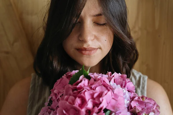 Young Woman Smelling Beautiful Hydrangea Bouquet Background Rustic Wood Stylish — Stock Photo, Image