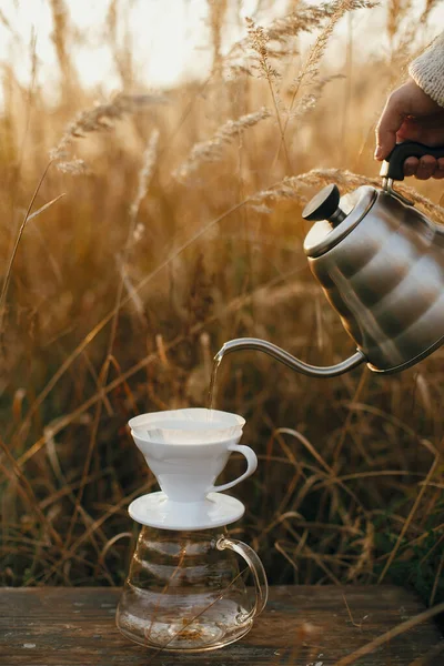 Hand Pouring Hot Water Steel Kettle Glass Flask Dripper Filter — Stock Photo, Image