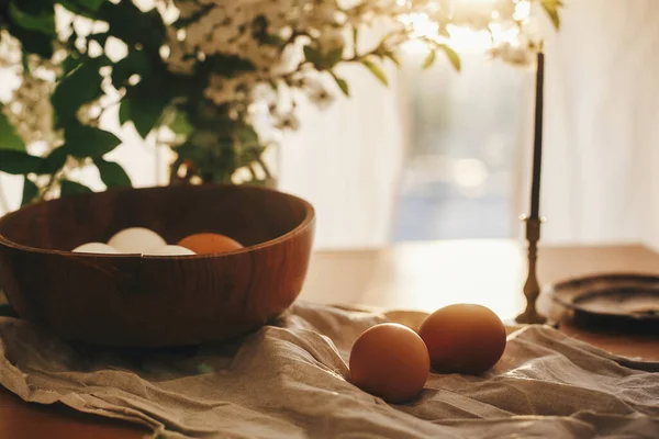 Ovos Páscoa Naturais Vela Vintage Pôr Sol Luz Quente Tecido — Fotografia de Stock