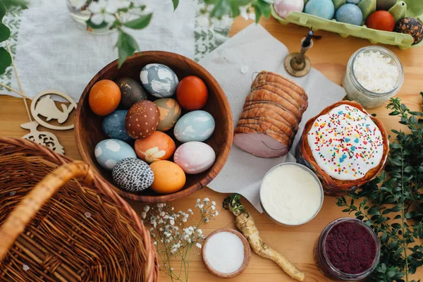 Tradycyjne Wielkanocne Jedzenie Leżało Płasko Wielkanoc Nowoczesne Jaja Chleb Wielkanocny — Zdjęcie stockowe