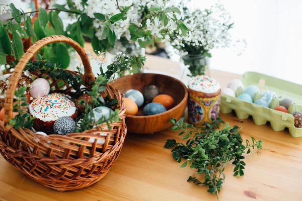 Easter Modern Eggs Easter Bread Ham Beets Butter Wicker Basket — Stock Photo, Image