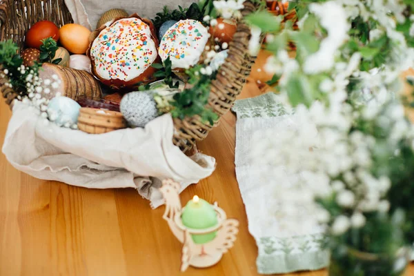 Panier Traditionnel Pâques Pour Les Bénédictions Église Oeufs Modernes Pâques — Photo