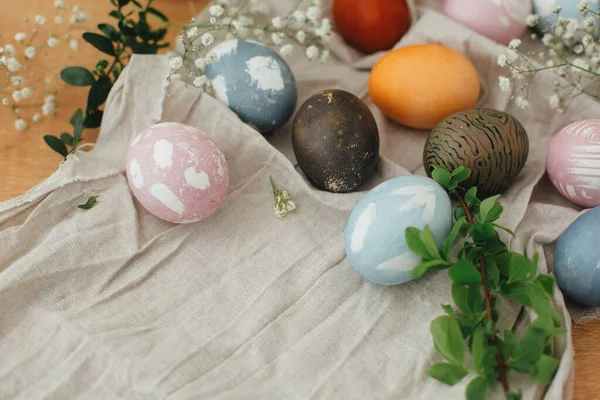 Huevos Pascua Con Ornamentos Minimalistas Modernos Pintados Con Tinte Natural — Foto de Stock