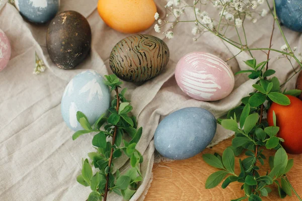 Easter Eggs Modern Minimal Ornaments Painted Natural Dye Rustic Background — Stock Photo, Image