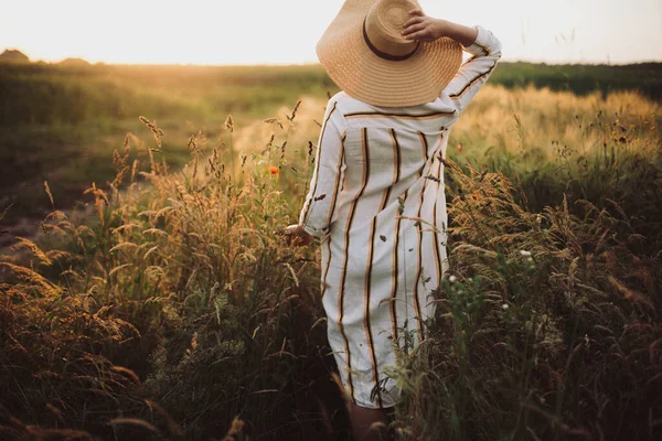 Woman Rustic Dress Hat Walking Wildflowers Herbs Sunset Golden Light — Stock Photo, Image