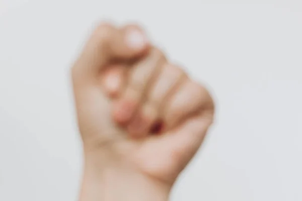 Кулак Протестует Абстрактное Размытое Изображение Женского Кулака Белом Фоне Поднята — стоковое фото