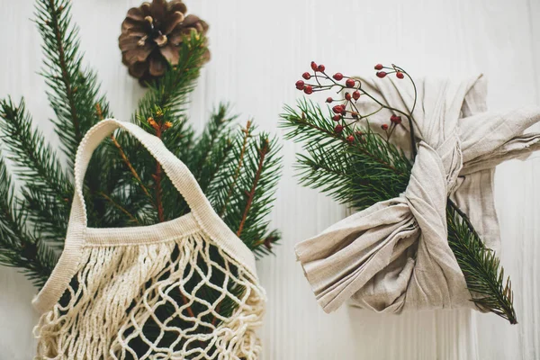 Vacaciones Navidad Sin Desperdicio Elegante Regalo Navidad Envuelto Tela Lino — Foto de Stock