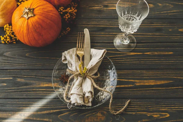 Thanksgiving Dinner Table Setting Stylish Plate Cutlery Linen Napkin Pumpkin — Stock Photo, Image