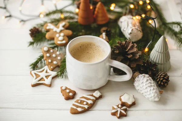 Hot Coffee Stylish White Cup Homemade Gingerbread Cookies Pine Cones — Stock Photo, Image