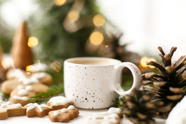 Christmas Gingerbread Cookies Coffee Stylish White Cup Pine Cones Warm — Stock Photo, Image