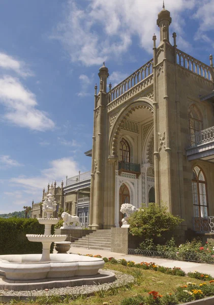 Vorontsov Palace Aslan Bir Çeşme Alupka Heykeller Ile Dekore Edilmiş — Stok fotoğraf