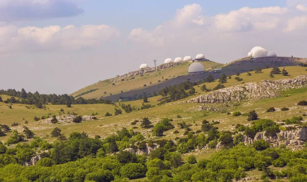 Τεράστια Στρογγυλή Λευκή Θόλους Στο Οροπέδιο Petri Κριμαία — Φωτογραφία Αρχείου