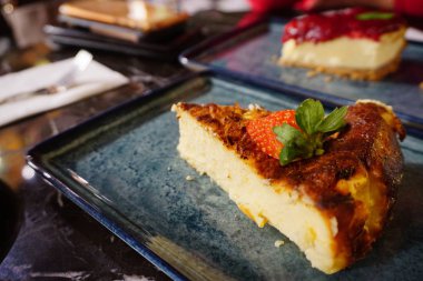 San Sebastian cheesecake görünümü kapatın