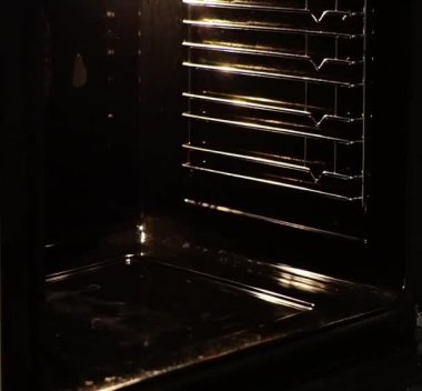 Taze yapılmış ev yapımı pizza pişirme fırını 