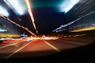 Trafikte gece sürücü uzun pozlama Lightpainting