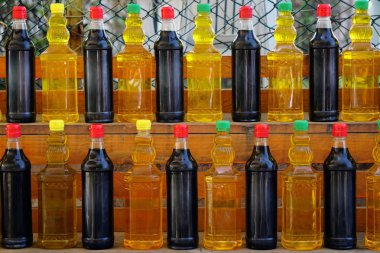 Bursa'da çiftçi pazarı Türkiye'de ev yapımı turşu zeytinyağı otları satıyor
