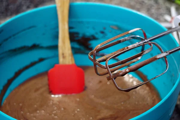 Preparazione Torta Brownie Casa Con Frusta Miscelatore Processi Forno — Foto Stock