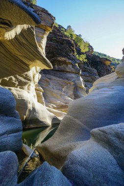 Usak 'taki Tasyaran Vadisi doğal parkı. Türkiye' nin suyu milyonlarca yıldır eskimiş.