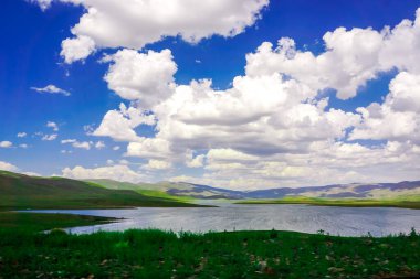 Erzurum 'da kedi barajı bulutlu bir günde