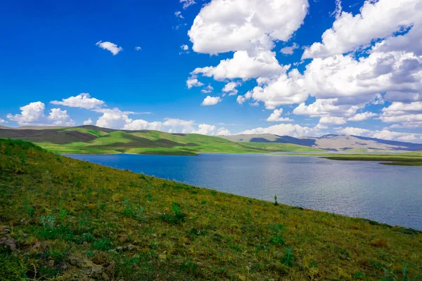 Erzurum 'da kedi barajı bulutlu bir günde