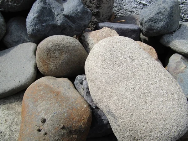 Bunte Steine Verschiedenen Größen Zufällig Einem Haufen Verpackt — Stockfoto