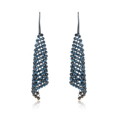 Safir küpe beyaz arka plan üzerinde izole çift