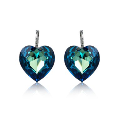 Safir küpe beyaz arka plan üzerinde izole çift