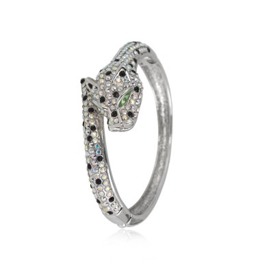 Beyaz arka plan üzerinde izole gümüş elmas bilezik